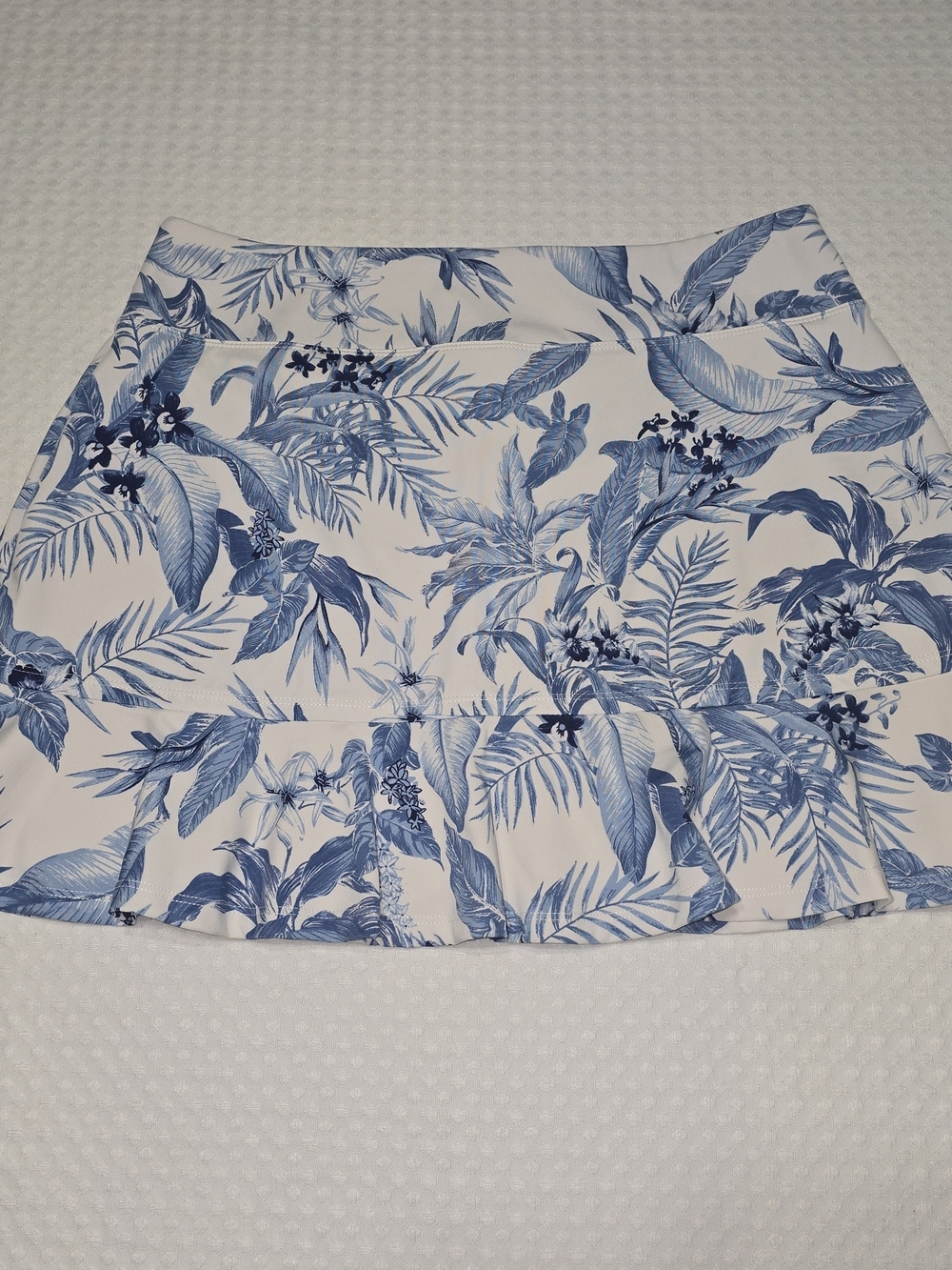 TOMMY BAHAMA TABU JUNGLE PRINT SKORT IN WHITE & BLUE RUFFLE HEM GOLF TENNIS LG